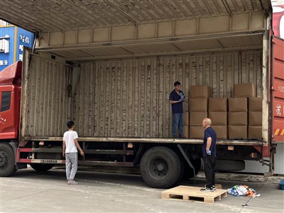 10,000chiếc dây buộc xe máy được gửi đến Canada